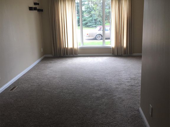 2nd image of 1635 Admiral Cres