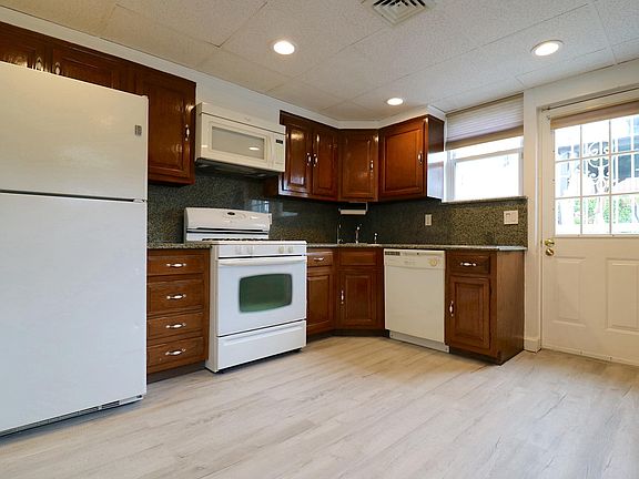 2nd image of 75 Byron Ave Floor 1