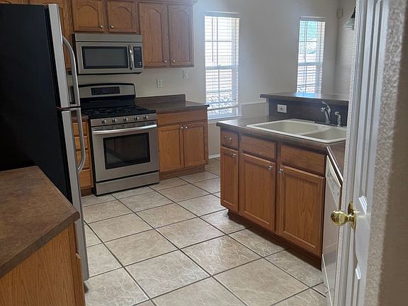 5th image of 9816 Sierra Morena St NW