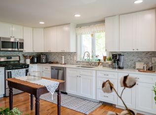 29 Oak Ave, Westport, MA 02790
