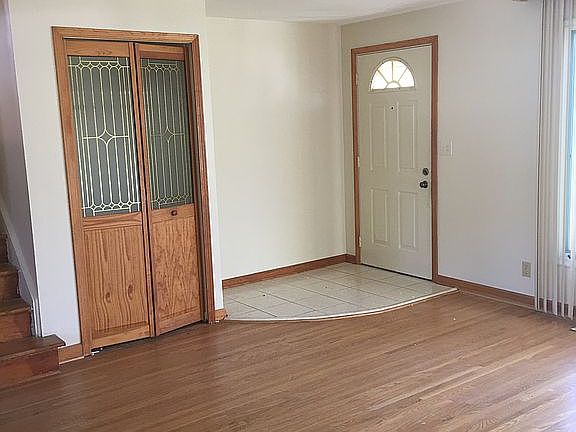 3rd image of 307 Woodmere Dr