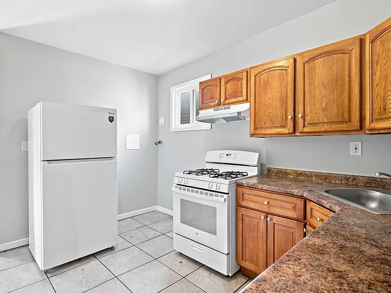 240 Halsted St — Photo 20