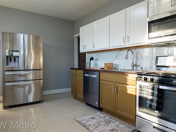 2nd image of 1452 Collingwood St