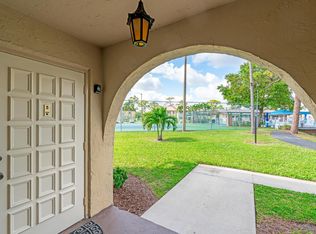 337 Pine Ridge Cir APT B-1, Greenacres, FL 33463