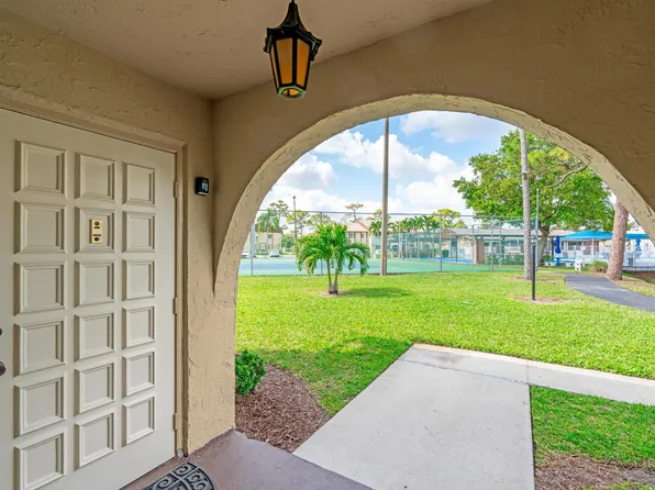 337 Pine Ridge Circle #B-1, Greenacres, FL 33463