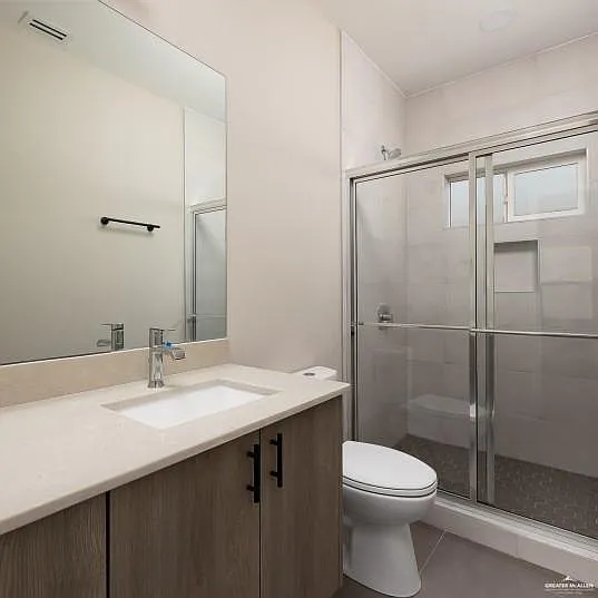3 bed, 2.0 bath, 1050 sqft, $1,300 — Photo 4