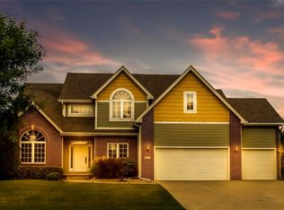 9517 Wickham Dr, Johnston, IA 50131