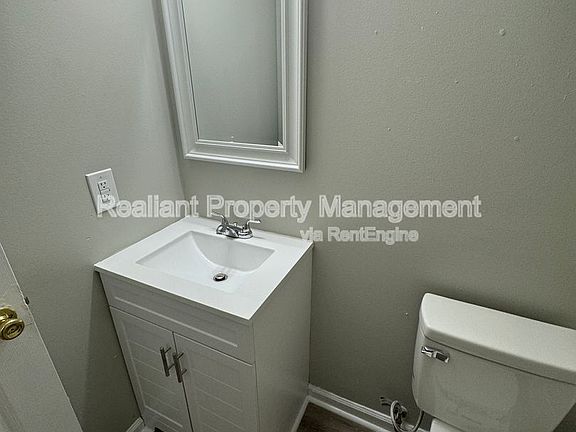 5th image of 209 Lakeshore Dr #14