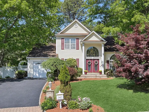 16 Winterberry Drive, Middle Island, NY 11953