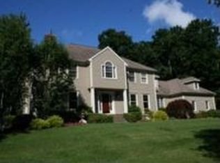 103 Norrans Ridge Dr, Ridgefield, CT 06877