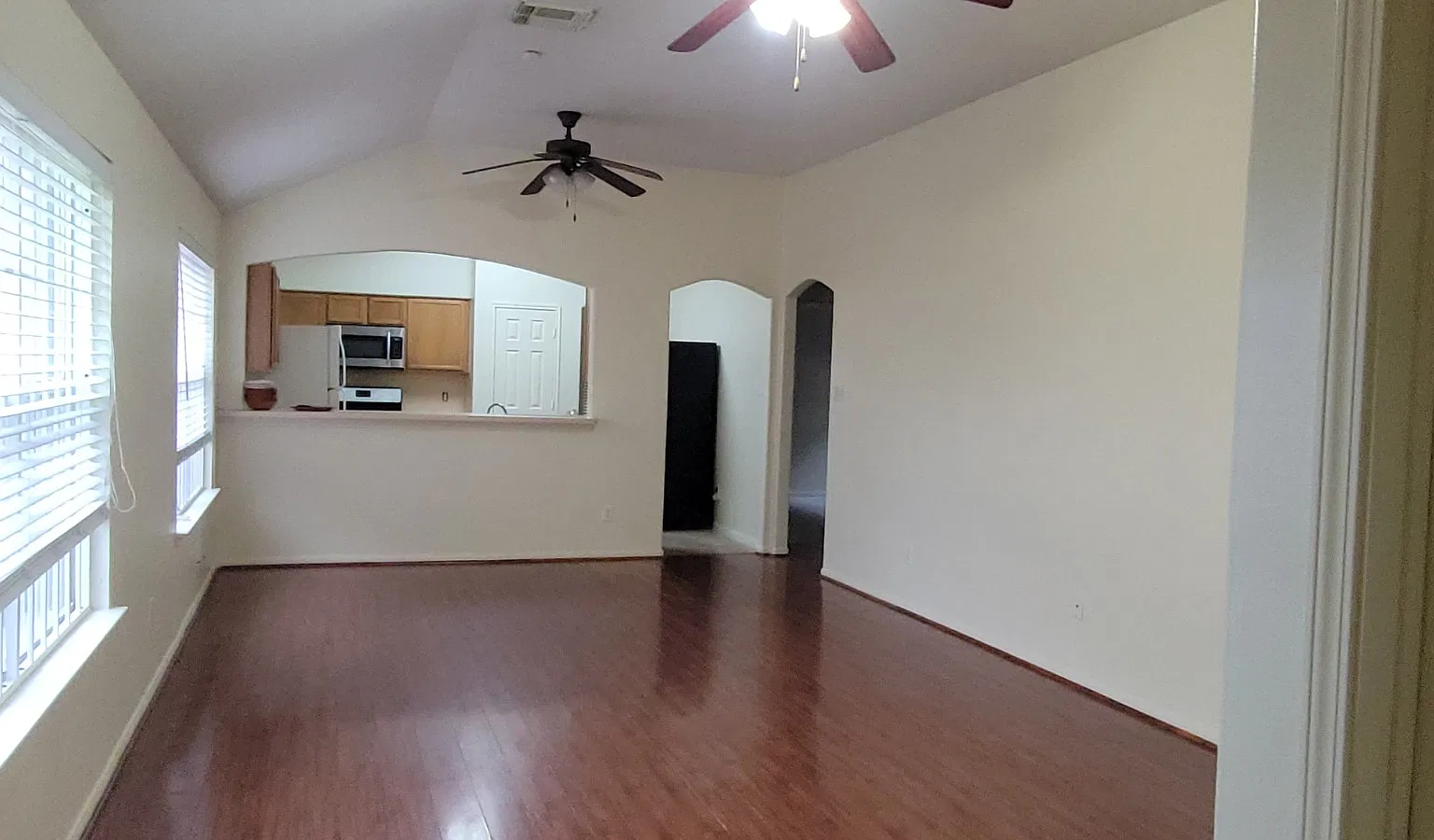 3 bed, 1350 sqft, $1,650 — Photo 4