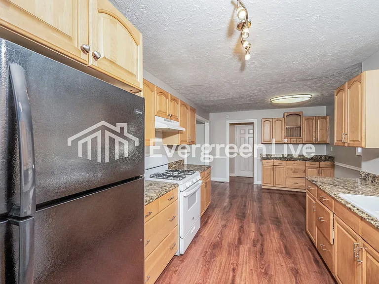 2708 7th St NE — Photo 4