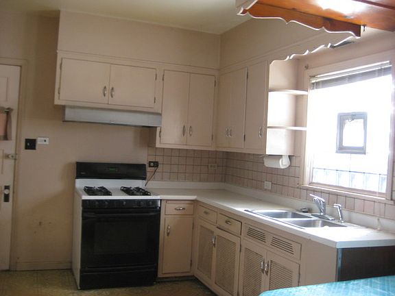 5th image of 2535 N 74th Ct