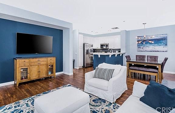 4th image of 24091 Meadowbrook Ln