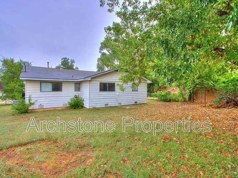 608 Holoway Dr — Photo 34