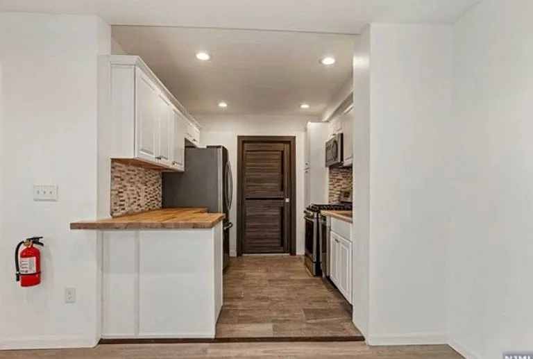 454 Undercliff Ave — Photo 11