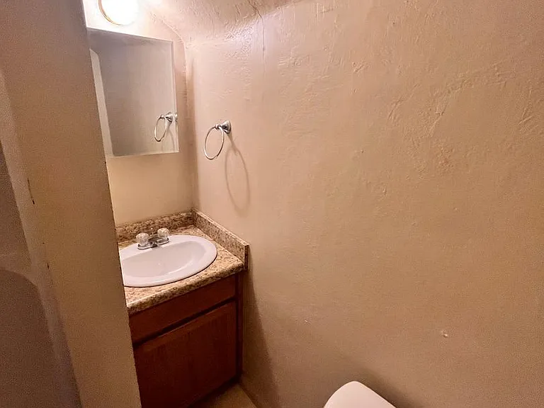 321 Vine St — Photo 40