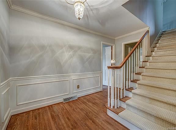 4th image of 1401 Heatherloch Dr