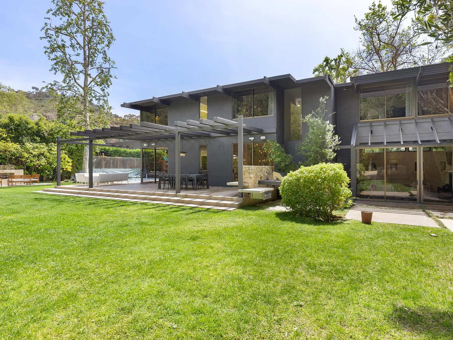 4 bed, 4.5 bath, 3344 sqft, $45,000 — Photo 3