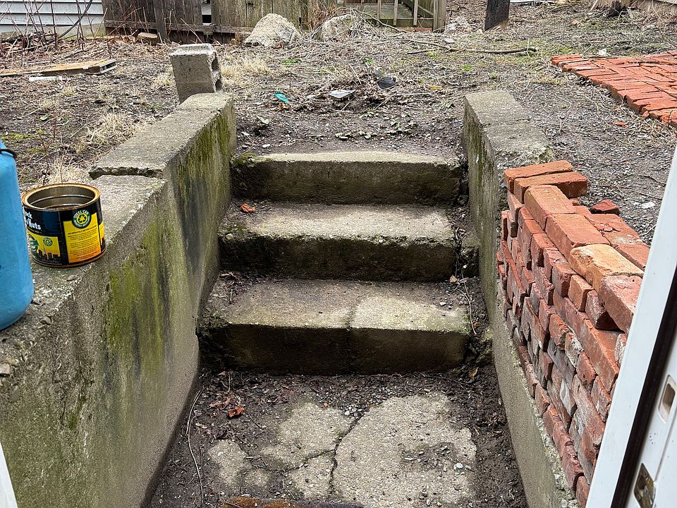 1st image of 131 Knox St Floor Basement