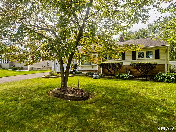 3rd image of 23 Yale Drive