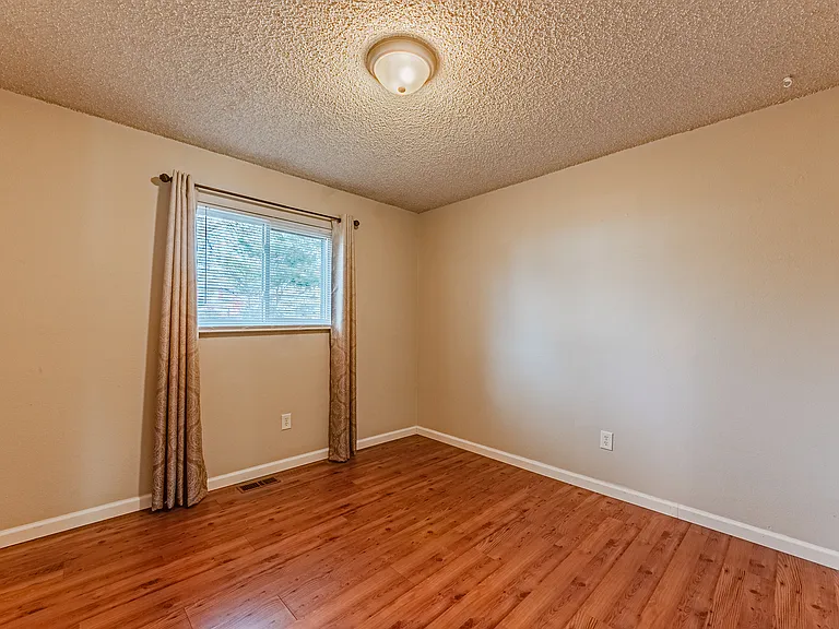 1143 Stanton St — Photo 11