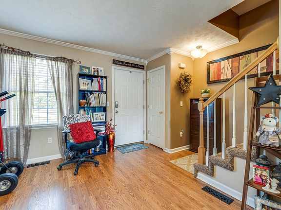 5th image of 697 Beaverview Dr #697