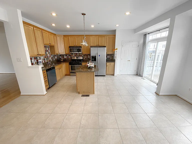 710 Market St E — Photo 14