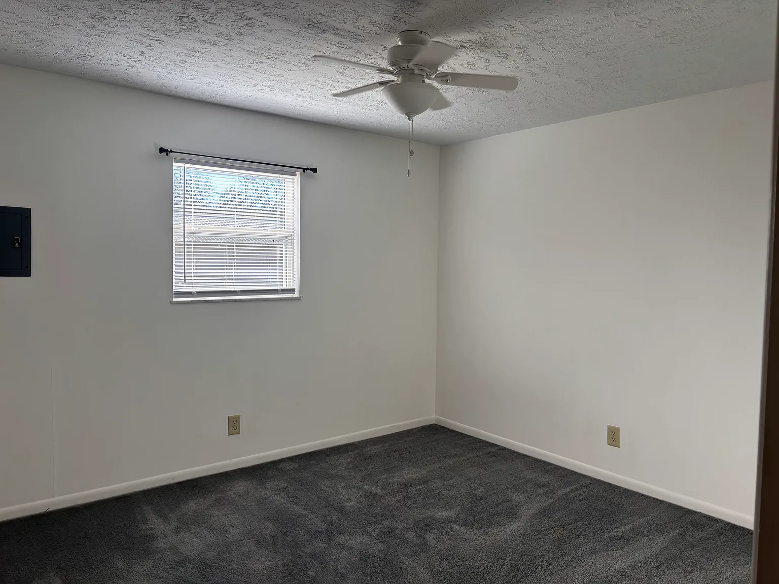 315 Meadowcreek Dr — Photo 4