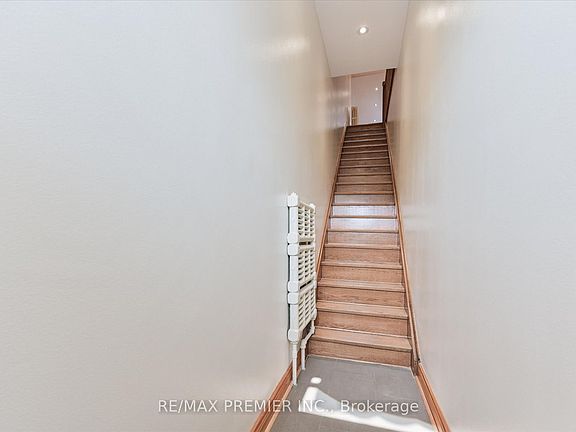 2nd image of 1575 Bayview Ave