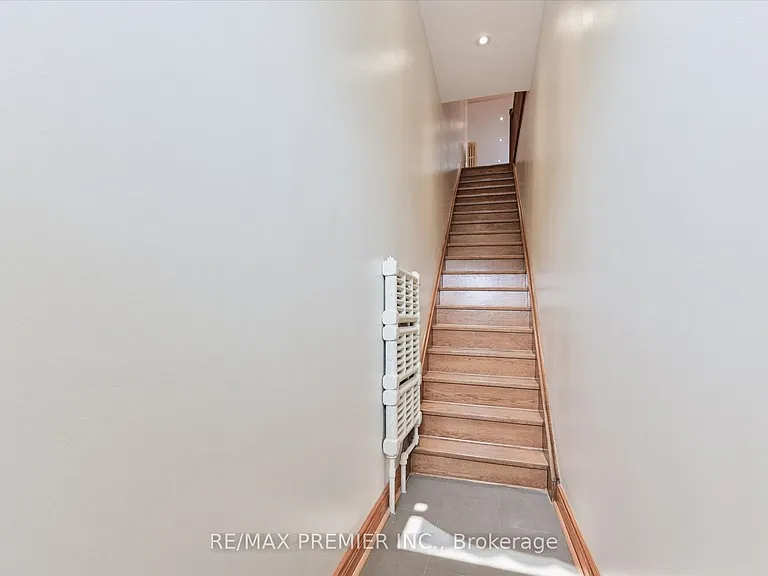 1575 Bayview Ave — Photo 2