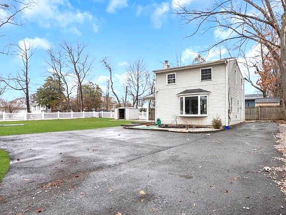 2nd image of 901 Gilbert Ave