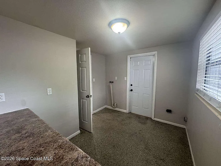 715 Clarke Ave — Photo 10