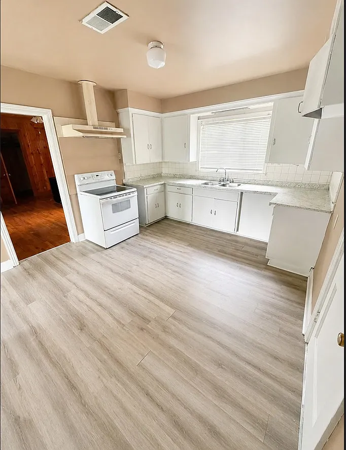 3 bed, 1.5 bath, 2000 sqft, $1,550 — Photo 2
