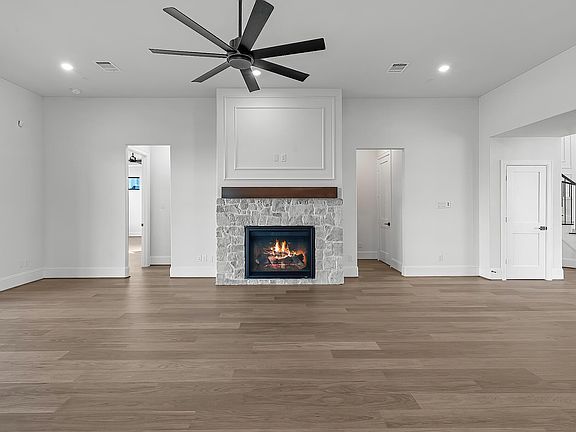 4th image of 32502 Lakeside Park Dr