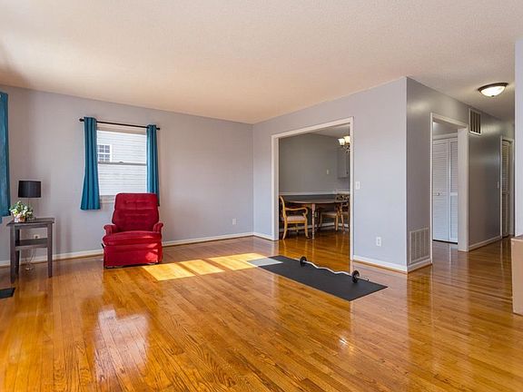 3rd image of 302 S Dogwood Dr APT C