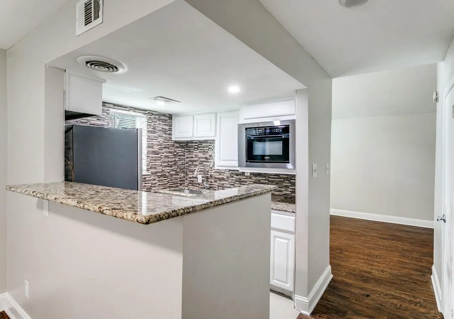 4023 N Hall Street — Photo 4