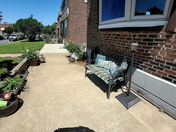 5th image of 1213 Englewood St