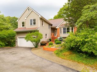 688 Traver Rd, Pleasant Valley, NY 12569