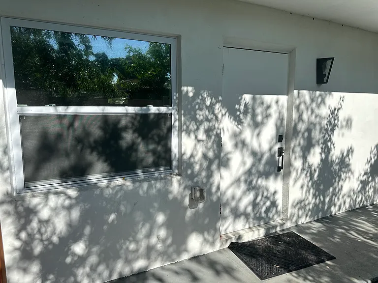 35 SW 6th St #2 — Photo 4
