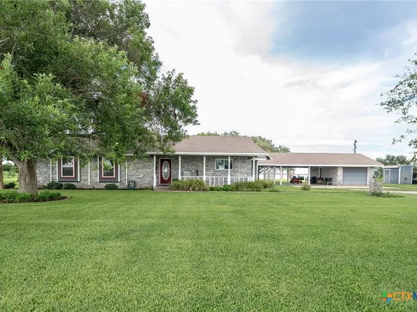 284 Shoreline Ln, Port Lavaca, TX 77979
