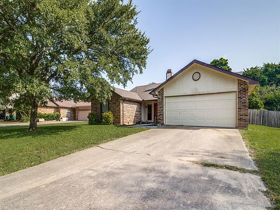 3rd image of 2825 Emerson Ln