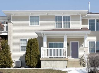 1216 Walnut Glen Dr, Crystal Lake, IL 60014