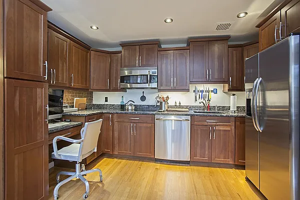 Rented by Avi Nash Associates | media 12