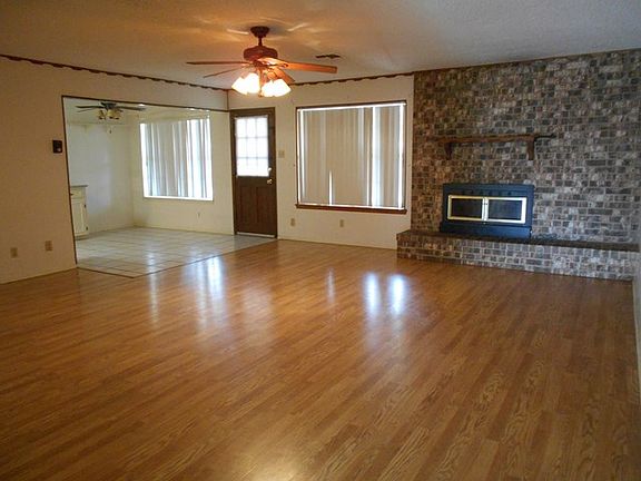 3rd image of 3101 Lindenwood Dr