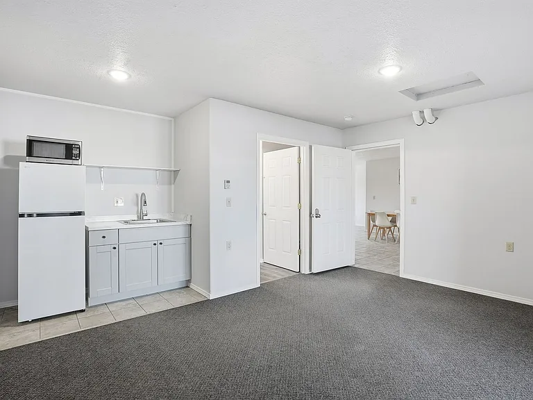 9529 E Mission Ave — Photo 12
