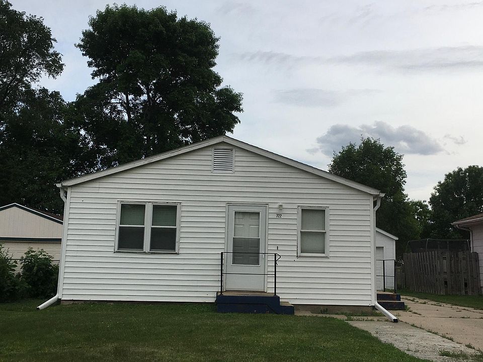 1st image of 722 E 11th St