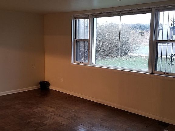 4th image of 1907 E Columbus Dr