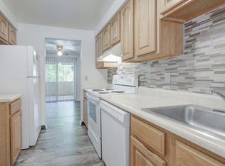 Riverton Knolls Apartment and Townhomes, West Henrietta, NY 14586