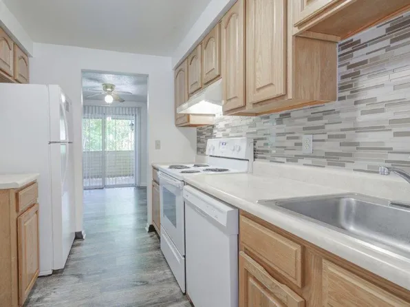 Riverton Knolls Apartment and Townhomes